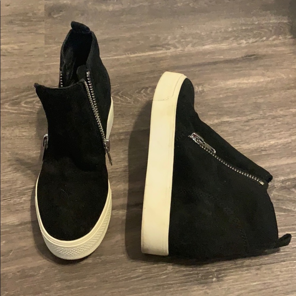 Steve Madden Caliber Black Suede shoes